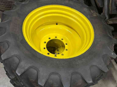 Wielen, Banden, Velgen & Afstandsringen  380/90R46  &  380/85R30