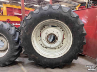 Wielen, Banden, Velgen & Afstandsringen Michelin 540/65R30 MultiBIB / BKT 520/85R42 AgriMAX