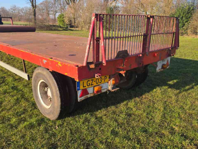 Vierwielige wagen / Landbouwwagen  Balenwagen / Platte wagen / landbouwaanhanger