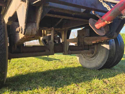 Vierwielige wagen / Landbouwwagen  Balenwagen / Platte wagen / landbouwaanhanger