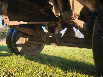 Vierwielige wagen / Landbouwwagen  Balenwagen / Platte wagen / landbouwaanhanger