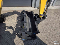 Mini-graver / Mini-graafmachine New Holland E12D