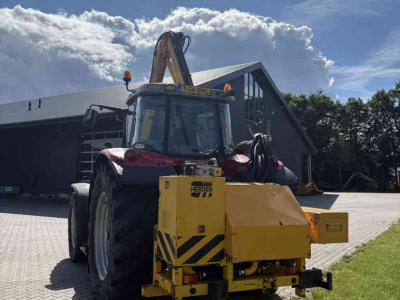 Tractor / Trekker Massey Ferguson 6490 met herder MBK503LSH