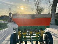 Pootmachine  Te koop uien/bollen plantenmachine 1,5