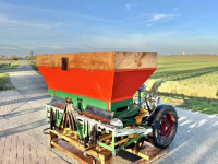 Pootmachine  Te koop uien/bollen plantenmachine 1,5