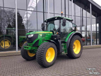 Tractor / Trekker John Deere 6125R   Geveerde vooras en cabine !