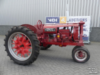 Tractor / Trekker  Mc Cormick Farmall F12