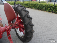 Tractor / Trekker  Mc Cormick Farmall F12