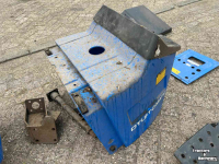 Gebruikte onderdelen van tractoren New Holland 55-56 motorkap + delen gebruikt