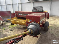 Persen / Balenpers / Pakkenpers New Holland 575 pakjespers pers balenpers