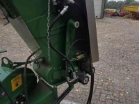 Snoeihoutversnipperaar  Takkenversnipperaar met hydraulische invoerrol