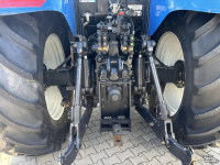 Tractor / Trekker New Holland T7030 PowerCommand. Fronthef, Vooras vering, 40km.
