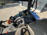 Tractor / Trekker New Holland T7030 PowerCommand. Fronthef, Vooras vering, 40km.
