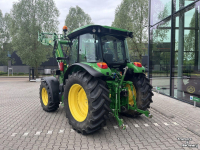 Tractor / Trekker John Deere 5100M