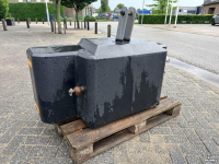 Gebruikte onderdelen van tractoren  Frontgewicht 1000kg