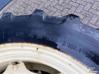 Wielen, Banden, Velgen & Afstandsringen Michelin 13.6R38 op 8 gaats velg