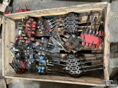 Diverse gebruikte onderdelen  Ventielenblokken, Bodemkabel, Hydrauliek, diversen