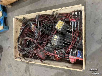 Diverse gebruikte onderdelen  Ventielenblokken, Bodemkabel, Hydrauliek, diversen