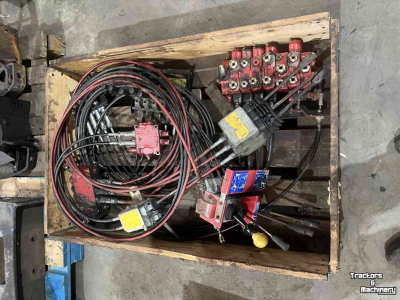 Diverse gebruikte onderdelen  Ventielenblokken, Bodemkabel, Hydrauliek, diversen