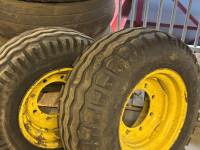 Wielen, Banden, Velgen & Afstandsringen BKT BKT 13.065X18 BKT AW702 WIEL 8-221-275