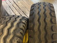 Wielen, Banden, Velgen & Afstandsringen BKT BKT 13.065X18 BKT AW702 WIEL 8-221-275