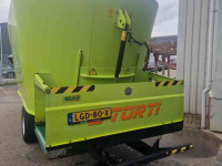 Voermengwagen Storti T2-160 afvoerband achter