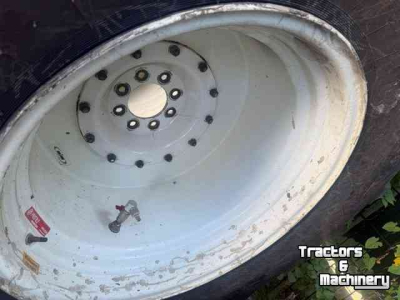 Wielen, Banden, Velgen & Afstandsringen Mitas 800/65R32