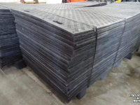 Overige bouwmachines, grondverzetmachines en toebehoren  Kunststof afm 300 x 100 x 20