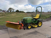 Compact tractor John Deere 655 Diesel 4wd met maaidek fronthef en veegmachine
