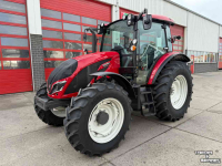 Tractor / Trekker Valtra A105    4-traps powershift