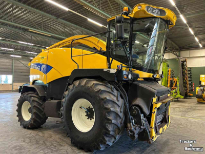 Veldhakselaar New Holland FR9060 + NH 300 FP & NH 450