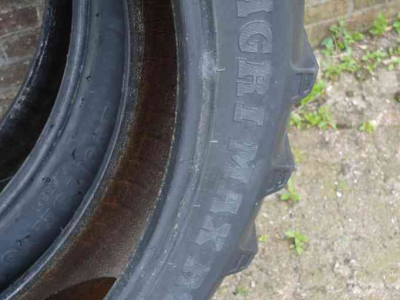 Wielen, Banden, Velgen & Afstandsringen BKT agrimax 230/95r36