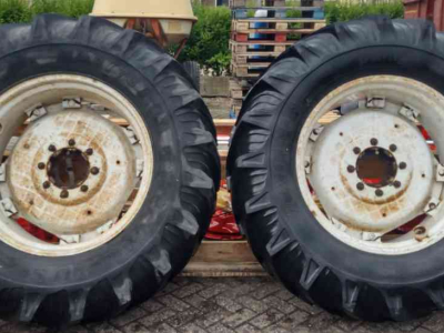 Wielen, Banden, Velgen & Afstandsringen Pirelli 14.9R24