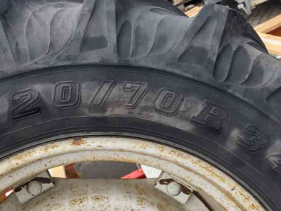 Wielen, Banden, Velgen & Afstandsringen Pirelli 14.9R24