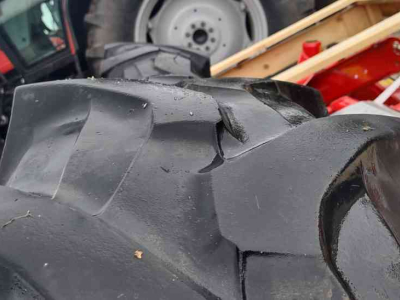 Wielen, Banden, Velgen & Afstandsringen Pirelli 14.9R24