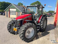 Tractor / Trekker Massey Ferguson 5M.145 Dyna-4 Tractoren