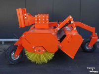 Veegmachine Hofstede veegmachine Model  SMART verwisselbaar aankoppel bord ook met Knikmops etc aankoppeling