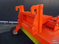 Veegmachine Hofstede veegmachine Model  SMART verwisselbaar aankoppel bord ook met Knikmops etc aankoppeling