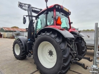 Traktoren Valtra N124 Hitech - Demo - met voorlader Q5M - fronthef + pto