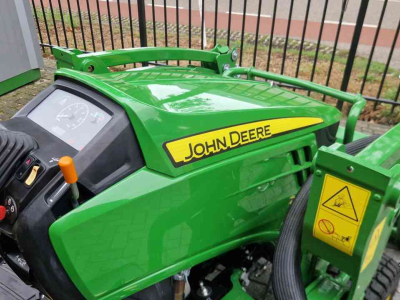Compact tractor John Deere 2026R