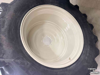 Wielen, Banden, Velgen & Afstandsringen BKT 900/50R42 + 710/55R28 of 710/55R30