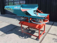 Kunstmeststrooier Sulky DPX604 kunstmeststrooier opengewerkt showmodel voor onderdelen