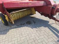 Persen / Balenpers / Pakkenpers New Holland Super Hayliner 268 Kleinpakken-pers