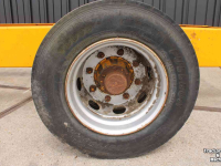 Overige wielen, banden, velgen en toebehoren Schuitemaker Onderstel as en banden, wielen/velgen 235/75R17.5 van een Feedo voerdoseerwagen