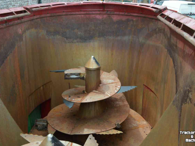Voermengwagen Vertikaal Strautmann verti mix 3101