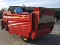 Blokkendoseerwagen Schuitemaker Amigo 30 S met messenset op wals