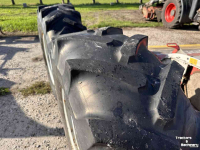 Wielen, Banden, Velgen & Afstandsringen Ford 16.9R26