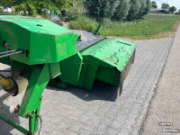 Maaier John Deere 328. kuhn fc283