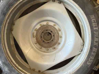 Wielen, Banden, Velgen & Afstandsringen Michelin 230/95 R32 en 270/95R48