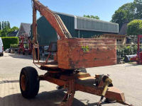 Bandenkraan / Graafmachine op wielen  Landbouwkraan, getrokken kraan, diversen.